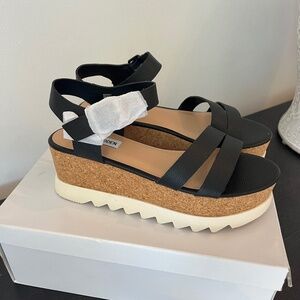 BRAND NEW  - Steve Madden "KEYKEY" Black Platform Sandals, Size 8.5
